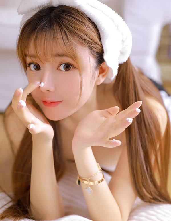 温哥华伴游大学生